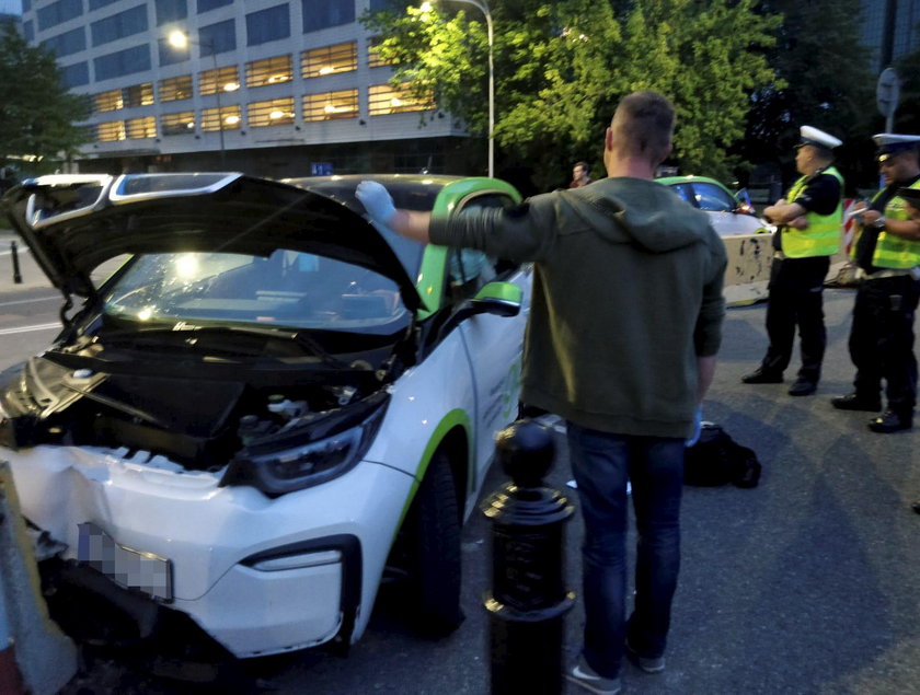 Ukradł auto, a potem je rozbił. Za kierownicą siedział...