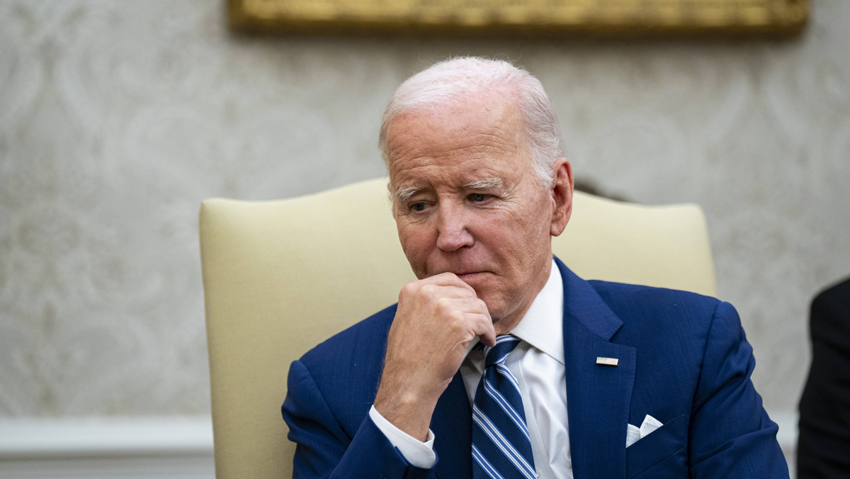 Biden na równi pochyłej w sondażach popularności. Rośnie poparcie Trumpa