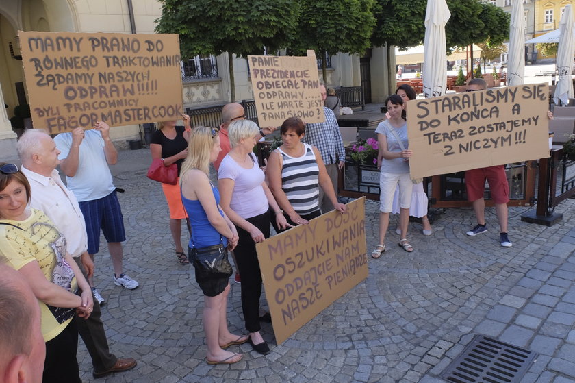 Protest byłych pracowników Fagora Mastercooka pod Ratuszem