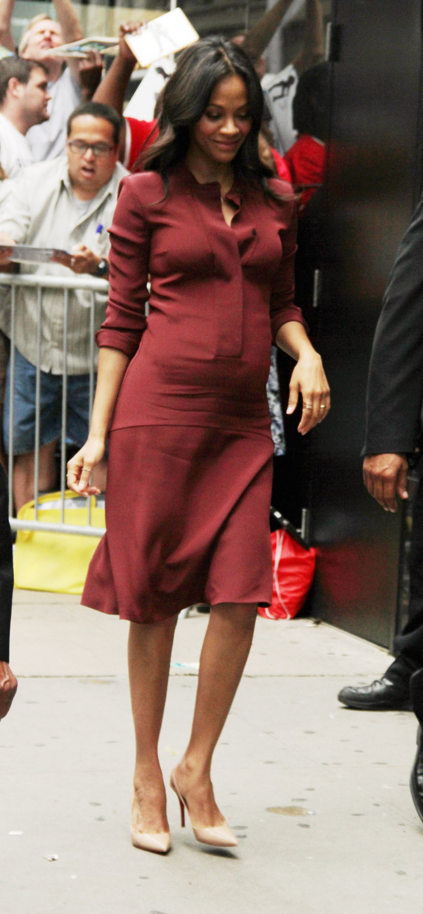 Zoe Saldana z ciążowym brzuszkiem