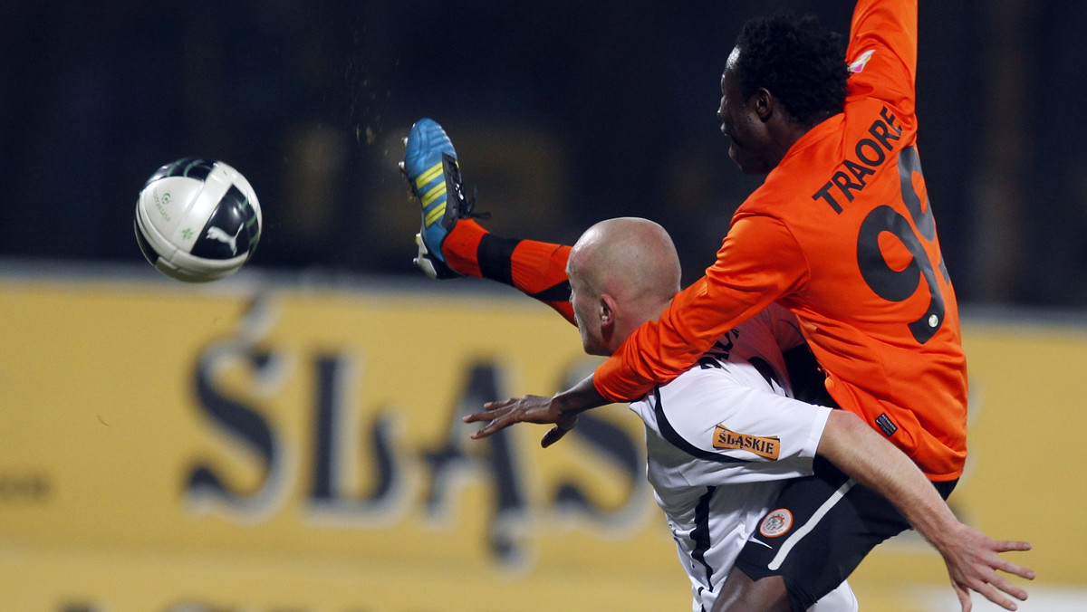 Górnik Zabrze pokonał 4:1 (2:0) Zagłębie Lubin w meczu 15. kolejki T-Mobile Ekstraklasy. Bohaterem tego meczu był Prejuce Nakoulma. Popularny "Prezes" miał wielki udział przy trzech golach dla swojej drużyny.