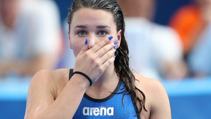 Elképesztő siker: aranyat szerzett a 17 éves magyar úszónő