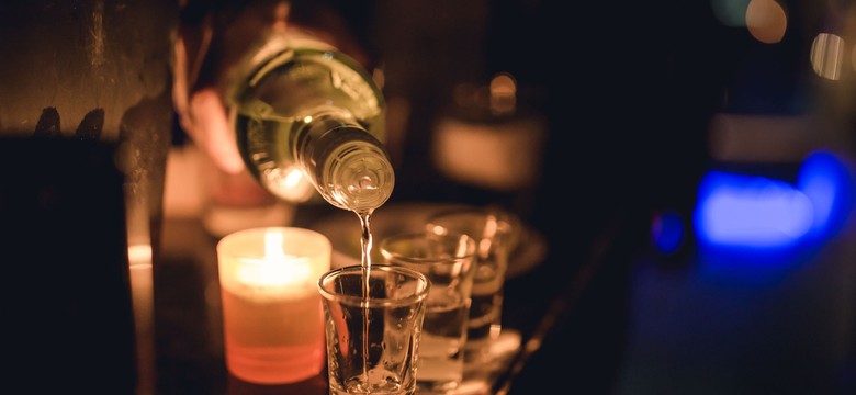 Historia jak z filmu. Bracia w wieku 9 i 10 lat prowadzili bar z alkoholem