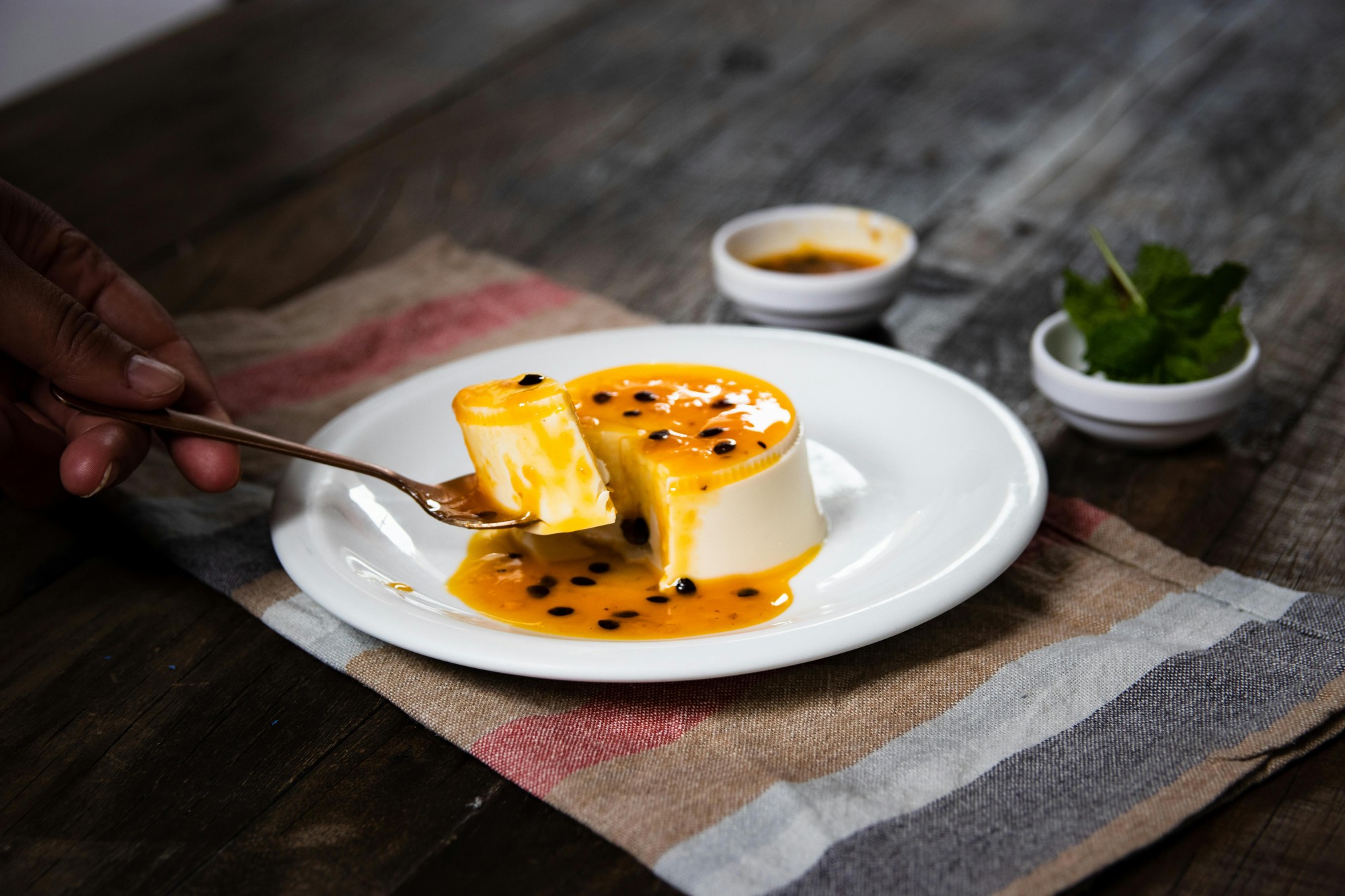 Agar dodá dezertu pevnejší tvar.