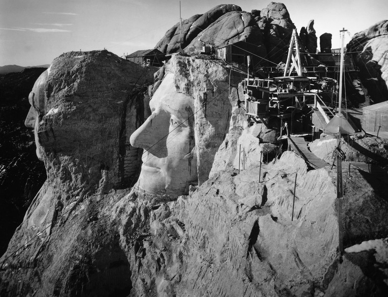 Prace nad pomnikiem na Mount Rushmor