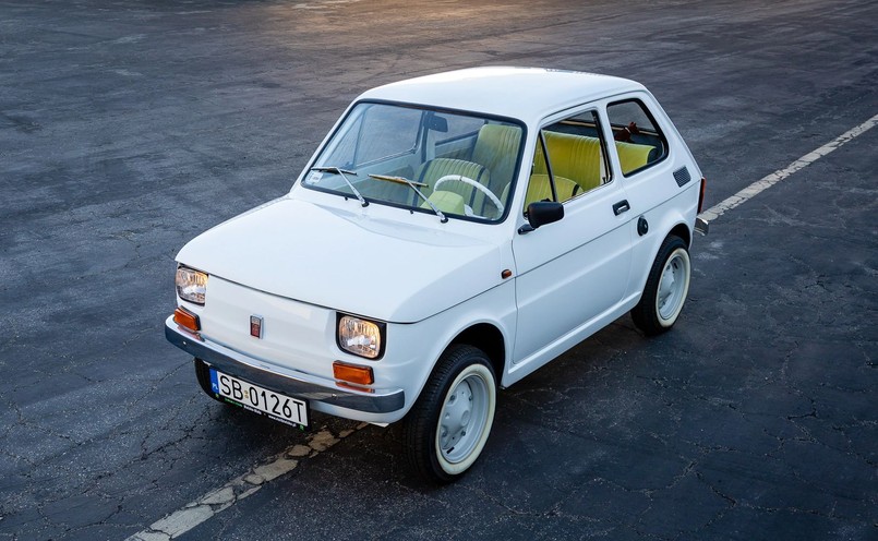 Fiat 126p, którego dostał Tom Hanks, sprzedany za ponad 363 tys. zł