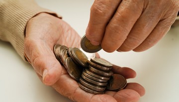 Renta wdowia wpływa na wysokość czternastej emerytury. Możesz otrzymać mniej niż 1558,81 zł