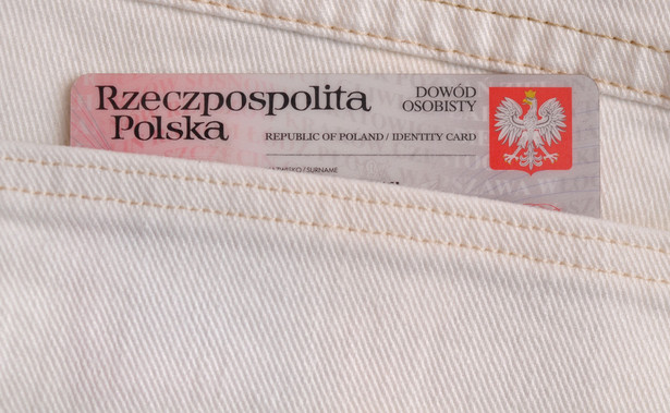 Gigantyczny wyciek danych Polaków z bazy PESEL. Oszuści będą wyłudzać kredyty?
