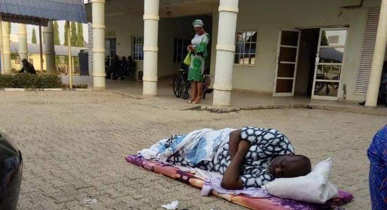 Senator Dino Melaye sleeps outside a DSS hospital on January 11, 2019 (Kayode Ogundamisi)