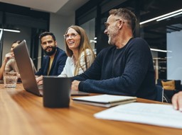 60 proc. pracujących dobrze ocenia sytuację w swoich zakładach pracy [CBOS]