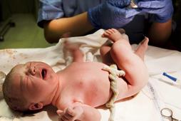 Noworodek poród cesarskie cięcie
