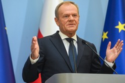 Tusk reaguje na protest i zaprasza na spotkanie. Lewica zwraca uwagę na termin
