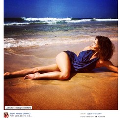 Edyta Herbuś w bikini wygina się na plaży [ZDJĘCIA]