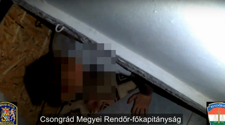 Vécében bujkált a zsaruk elől a szegedi tolvaj – videó /Fotó: Police.hu