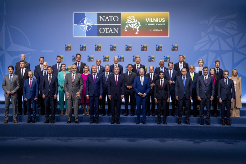 Rishi Sunak wśród liderów państw członkowskich NATO, 12 lipca 2023 r.