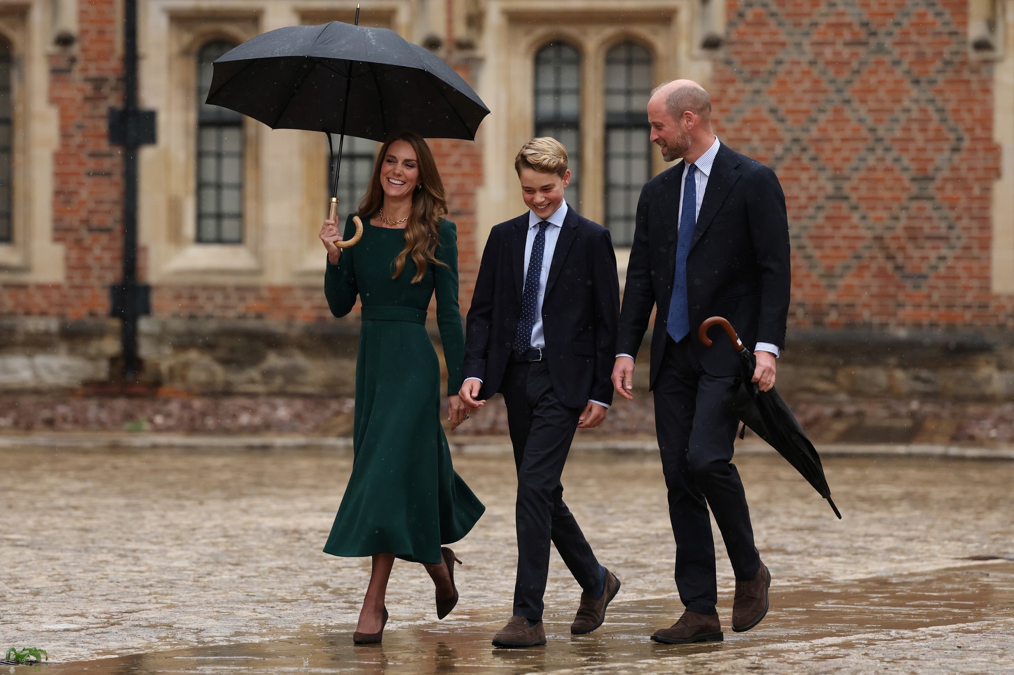Kate a William s Georgeom pred jeho prvým dňom na prestížnej škole Eton.