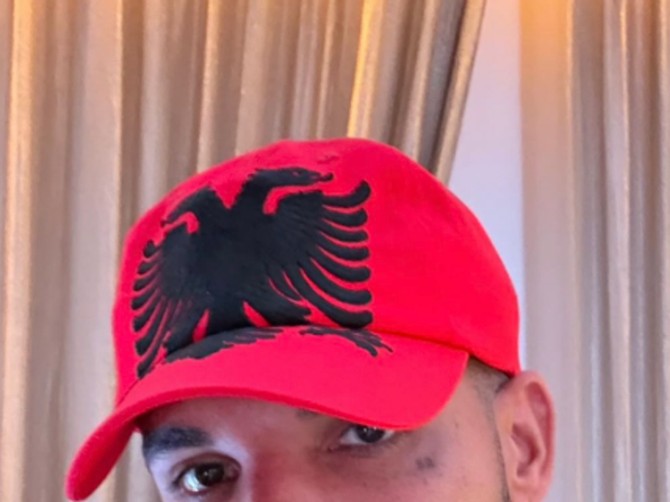 Obožavani pevač okačio ovu sliku i završio karijeru u Srbiji