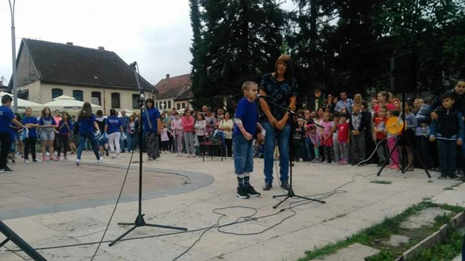 Kad bi smogao snage učestvovao bi na školskim priredbama