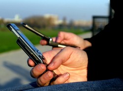 Oświetl sobie ulicę komórką