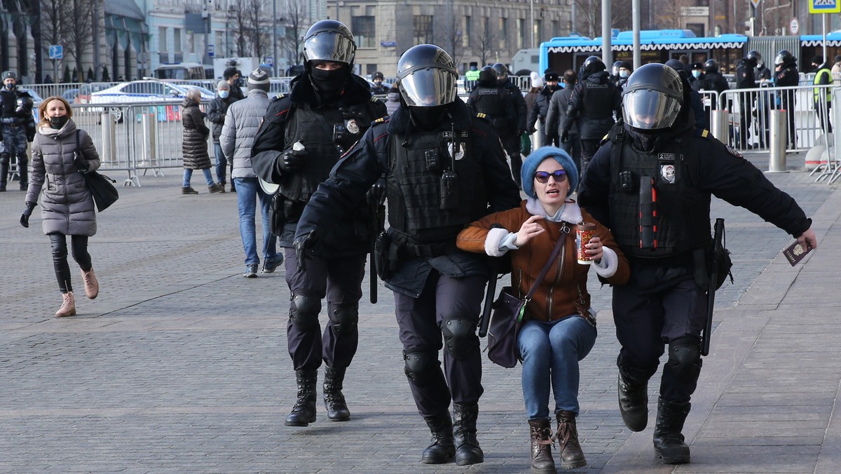 Rosjanki wściekłe na Putina. "Krew naszych mężów w waszych kieliszkach!"