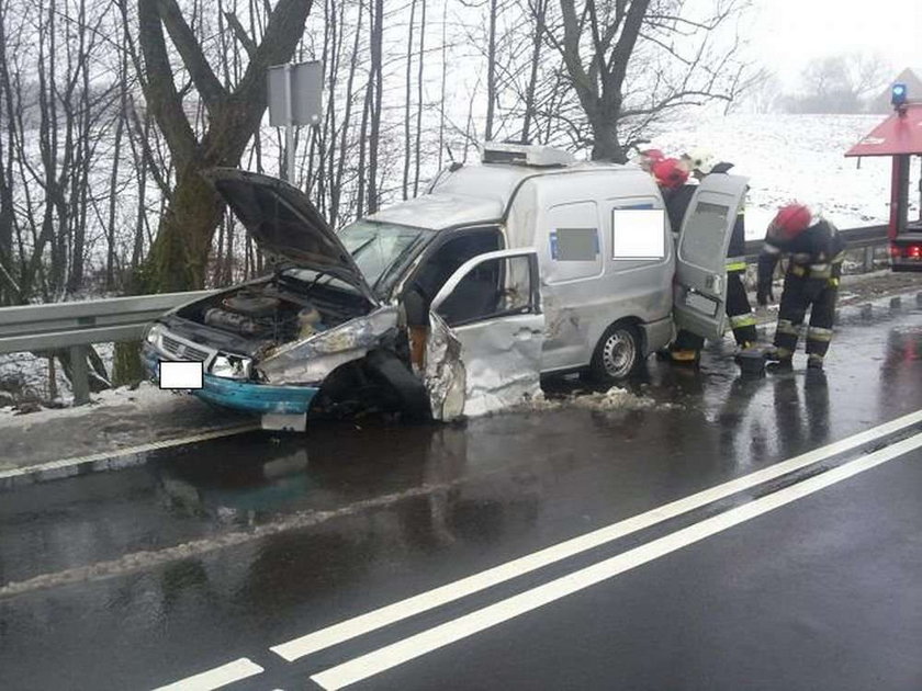 Wyprzedzał na zakręcie! To cud, że wszyscy żyją!