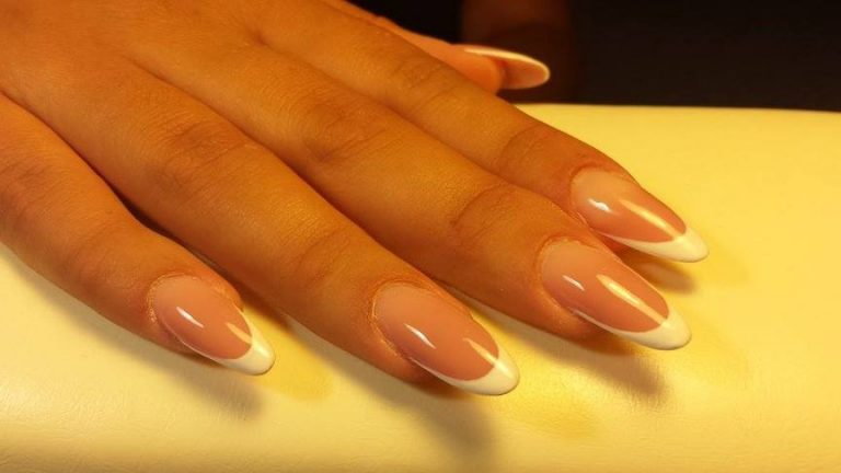 Klasyczny french manicure 