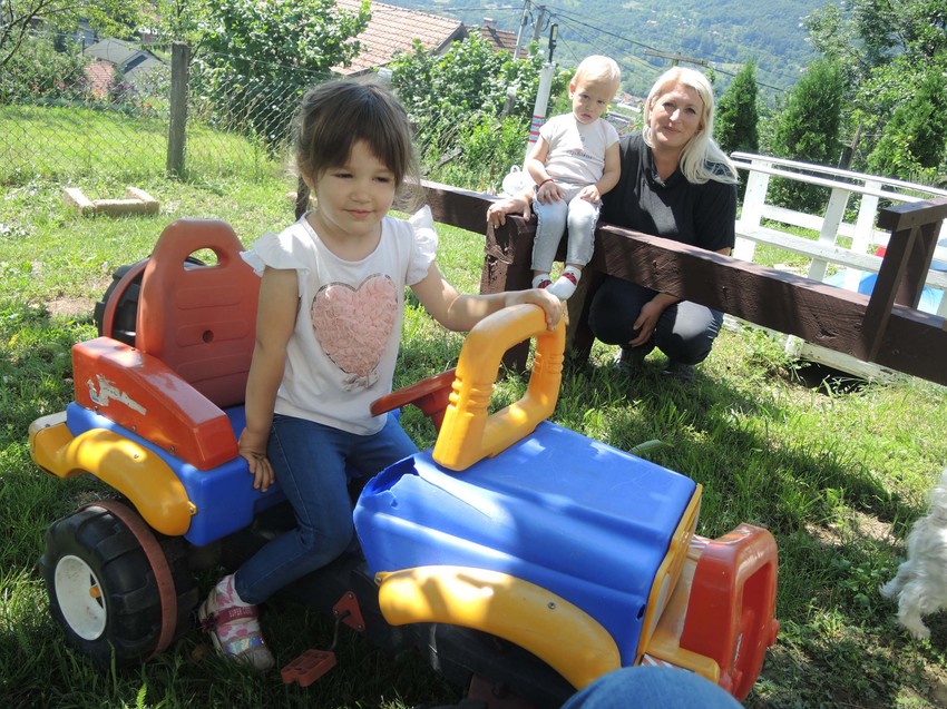 Sanja sa ćerkama Janom i Mašom