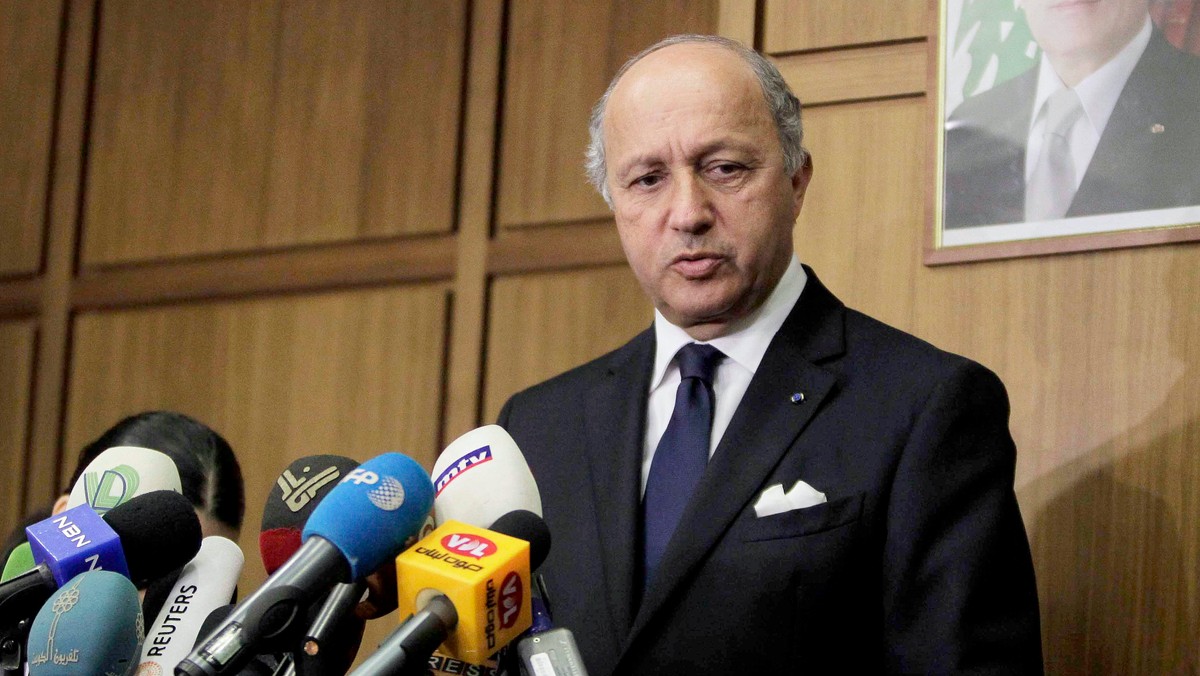 Minister spraw zagranicznych Francji Laurent Fabius, który odwiedził obozy syryjskich uchodźców w Turcji, oświadczył w obecności dziennikarzy, że "reżim syryjski powinien zostać obalony i to szybko".