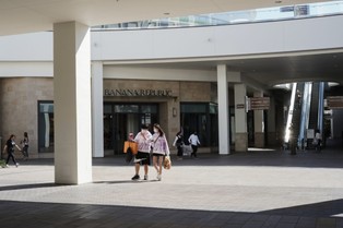 Zaczynasz karierę i myślisz o emigracji? W tych miastach najlepiej płacą stażystom