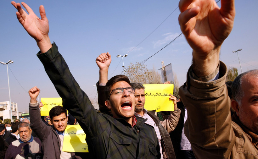 Irańczycy woleliby, aby ich rząd skupiał się na problemach gospodarczych