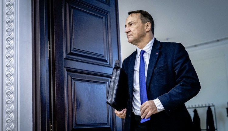 Eksplozja drona wojskowego. Sikorski zapowiada protest wobec sprawcy"