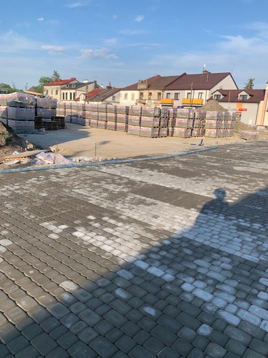 Zniknęła zieleń, jest beton. Tak Łęczna "rewitalizuje" swój rynek