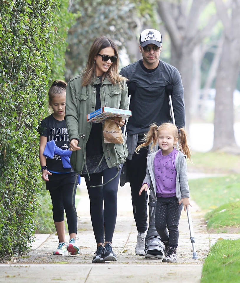 Jessica Alba z mężem i dziećmi