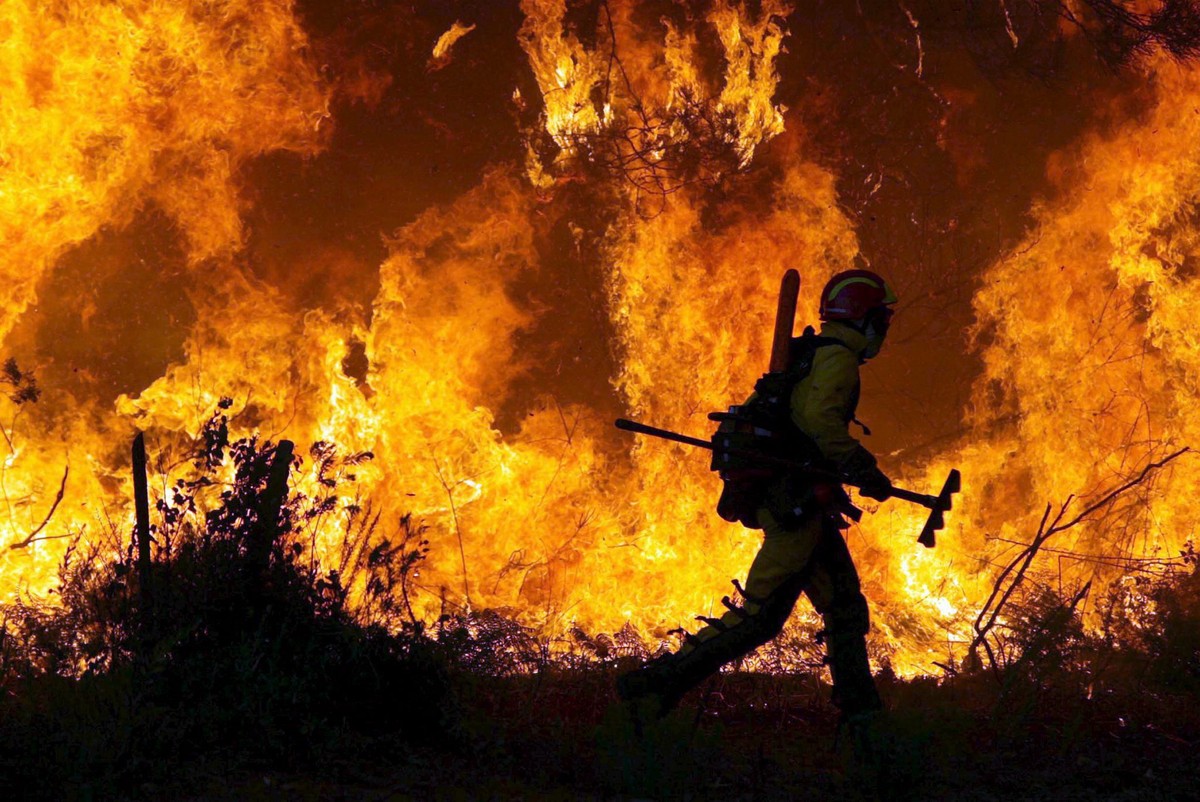 Portugalia w ogniu. Tysiące strażaków walczą z 33 pożarami
