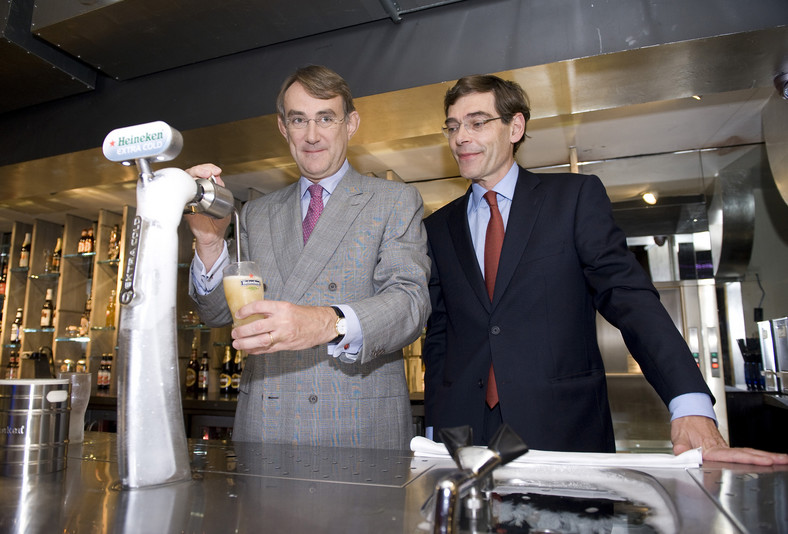 Jean-Francois van Boxmeer, prezes zarządu Heinekena (po prawej stronie) oraz Rene Hooft Graafland, dyrektor ds. finansowych firmy