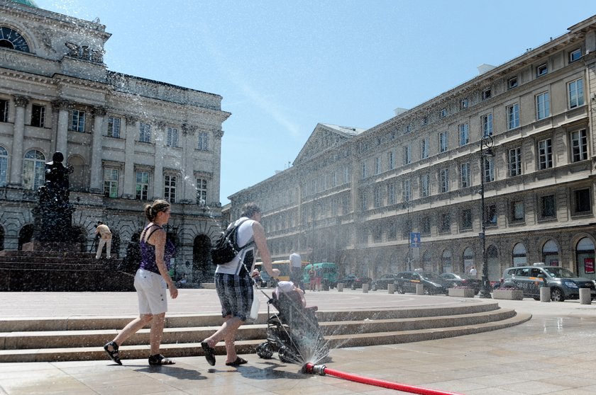 Kurtyny wodne wracają do stolicy