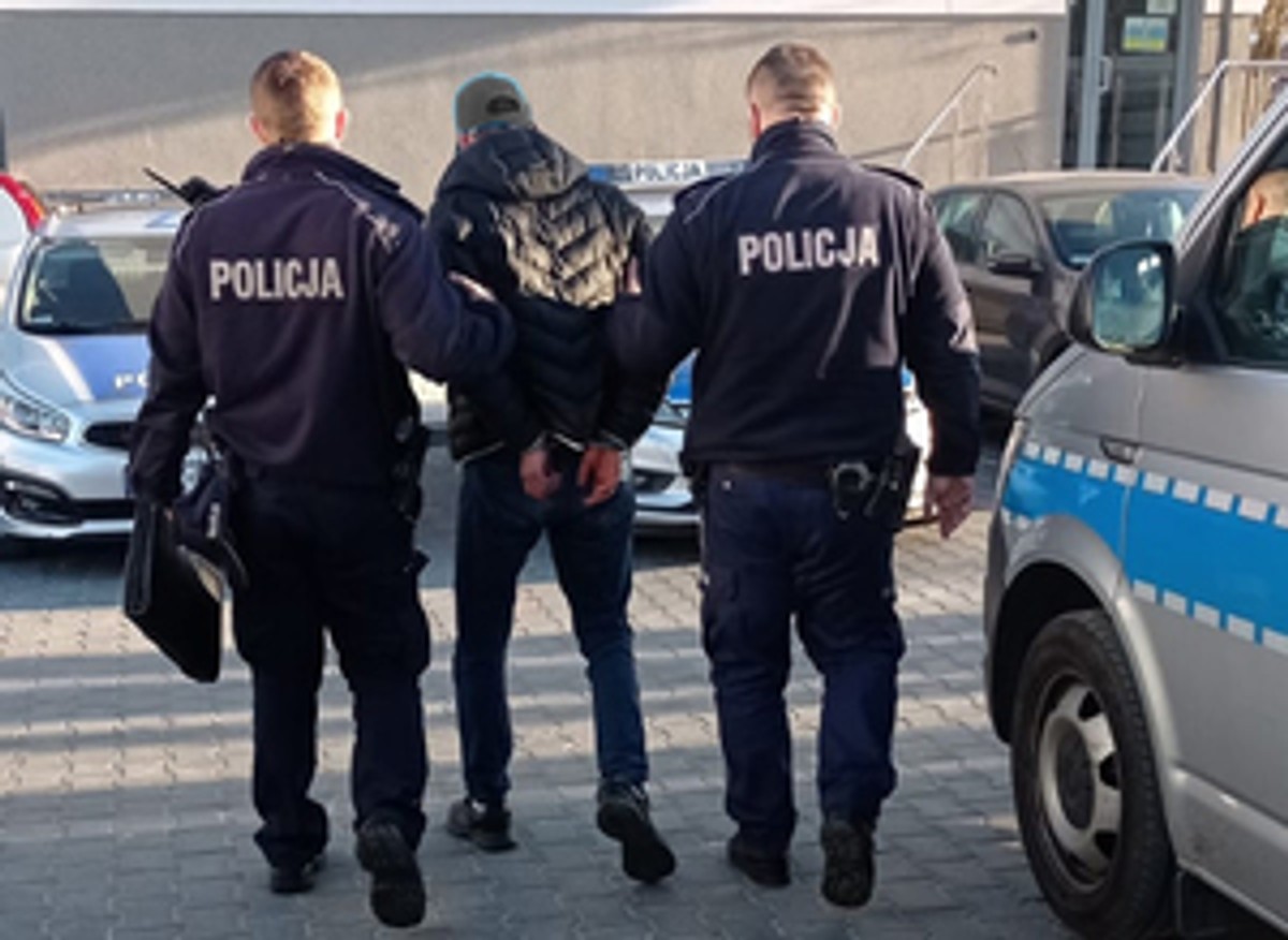 Policja z zatrzymanym