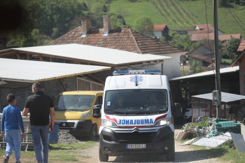 Ambulantna kola Hitne pomoći na mestu tragedije