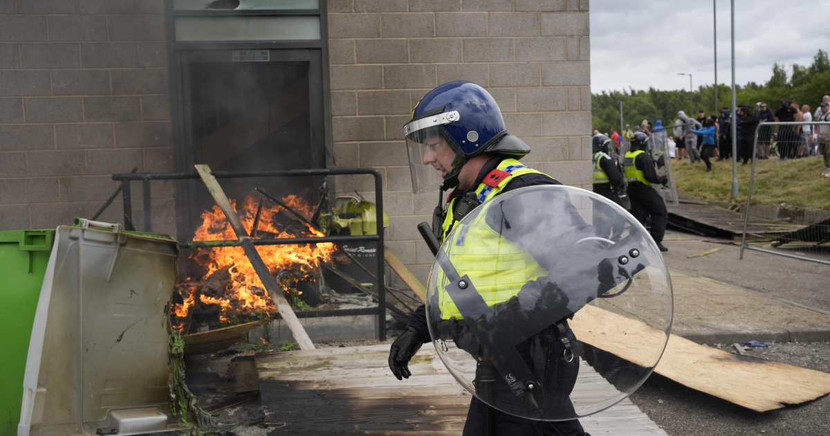 Riot arsonist jailed 9 years - matches record sentence