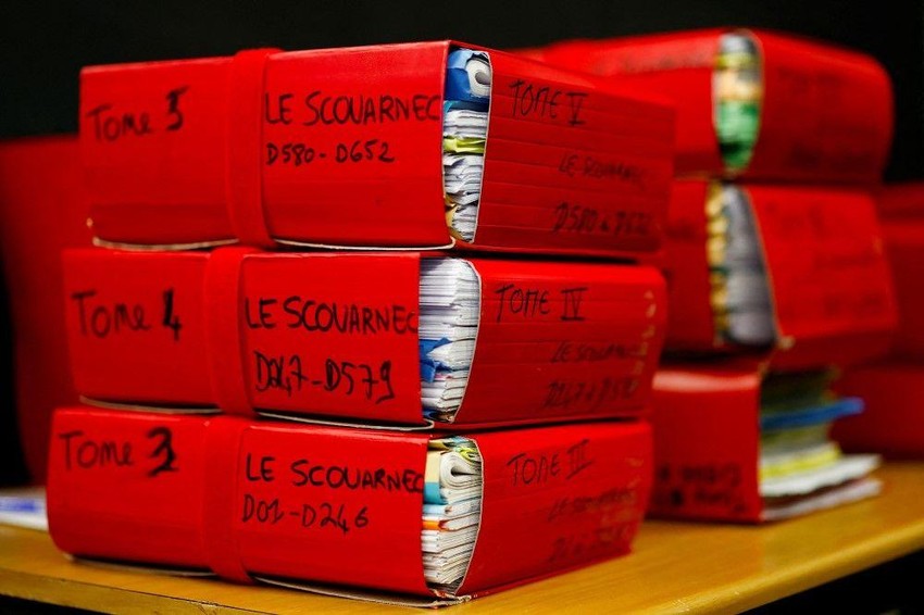 Obimna dokumenta, među kojima su i dnevnici prokaženog penzionisanog hirurga | Foto: REUTERS/Stephane Mahe