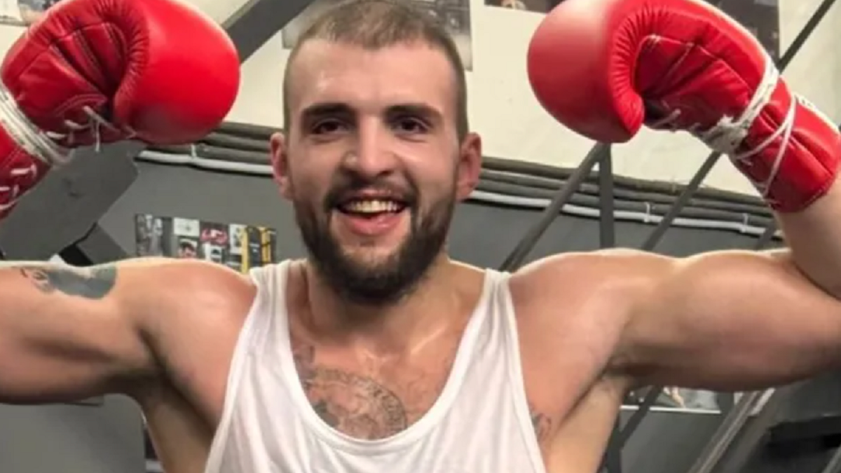 POBEDIO LJUTOG RIVALA NAKON ŠEST RUNDI OPAKE BORBE Veljko Ražnatović ostvario 19. trijumf u karijeri, Ceca se odmah oglasila: 