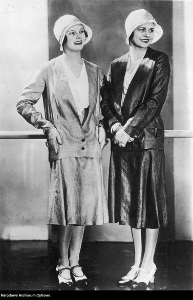 Modelki w letnich garsonkach i kapelusikach wykonanych z płótna, 1930, Narodowe Archiwum Cyfrowe