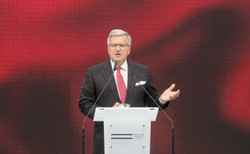 Komorowski: Tusk nie odbierze poparcia PiS
