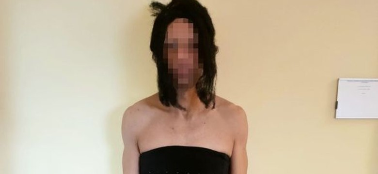 "Marysiu! Proszę odłożyć te perfumy!". Na "robotę" założył sukienkę i perukę...