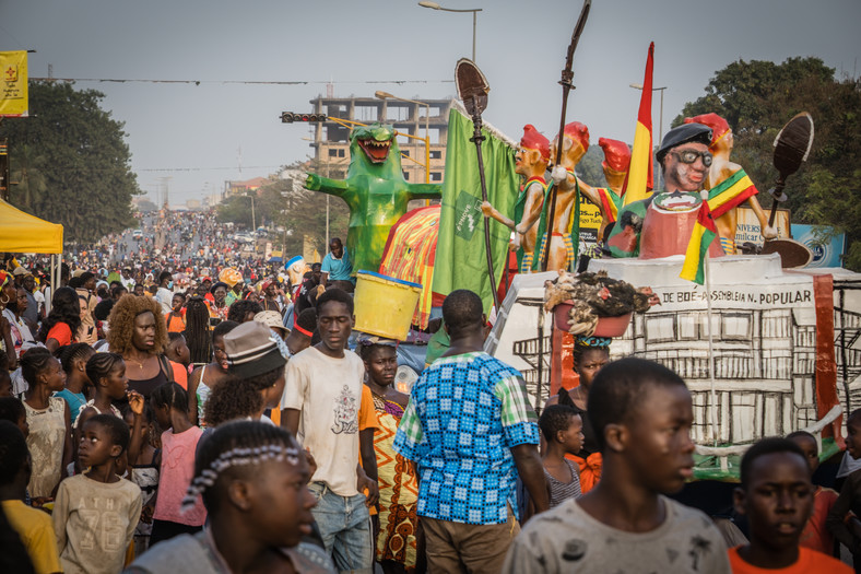 Roztańczone, uśmiechnięte i przebrane ulice stolicy Bissau