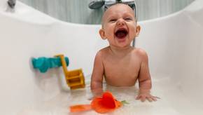 Beliebte und sanfte Babyshampoos im Vergleich