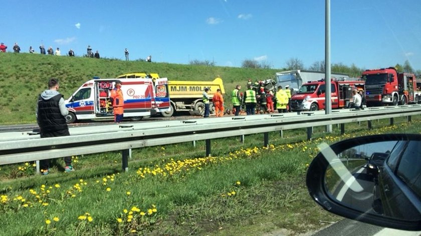 Groźny wypadek na A2! Kierowca TIRa uwięziony