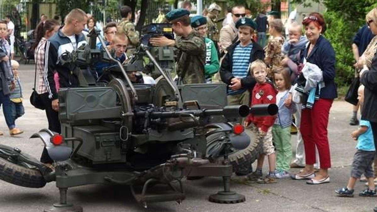 Uroczyste obchody 95. rocznicy zwycięskiej Bitwy Warszawskiej oraz Święta Wojska Polskiego odbyły się dziś w regionie. O atrakcjach w regionie informował "Głos Koszaliński".