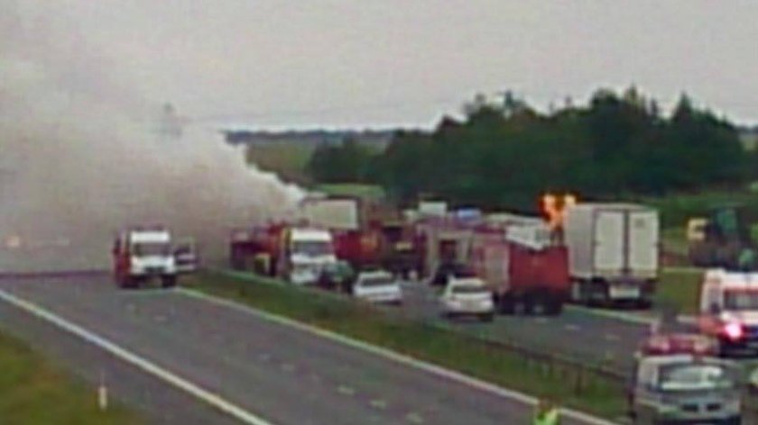 Wypadek na autostradzie A 4. Autobus i ciężarówka stanęły w ogniu