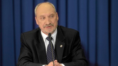 Macierewicz składa zawiadomienie ws. publikacji zdjęć ofiar katastrofy smoleńskiej